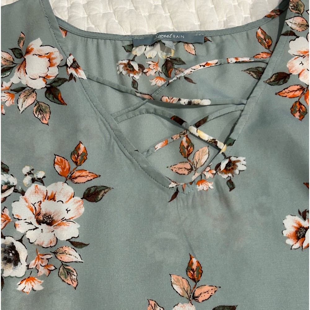 Shirt Sleeve Flower Shirt by Sweet Rain Size Large - Picture 3 of 4